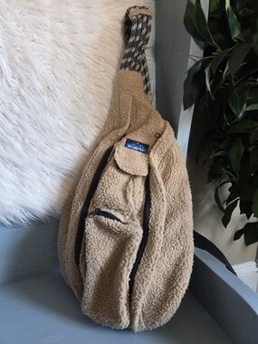 Kavu Sherpa Sling Bag in Tan with Black Accent